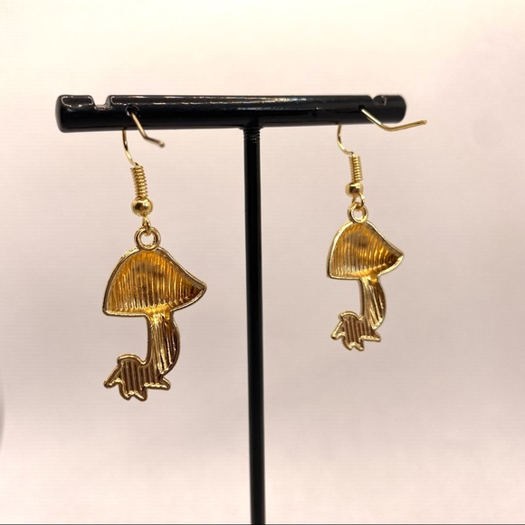 Red and white enamel mushroom earrings - Picture 2 of 3